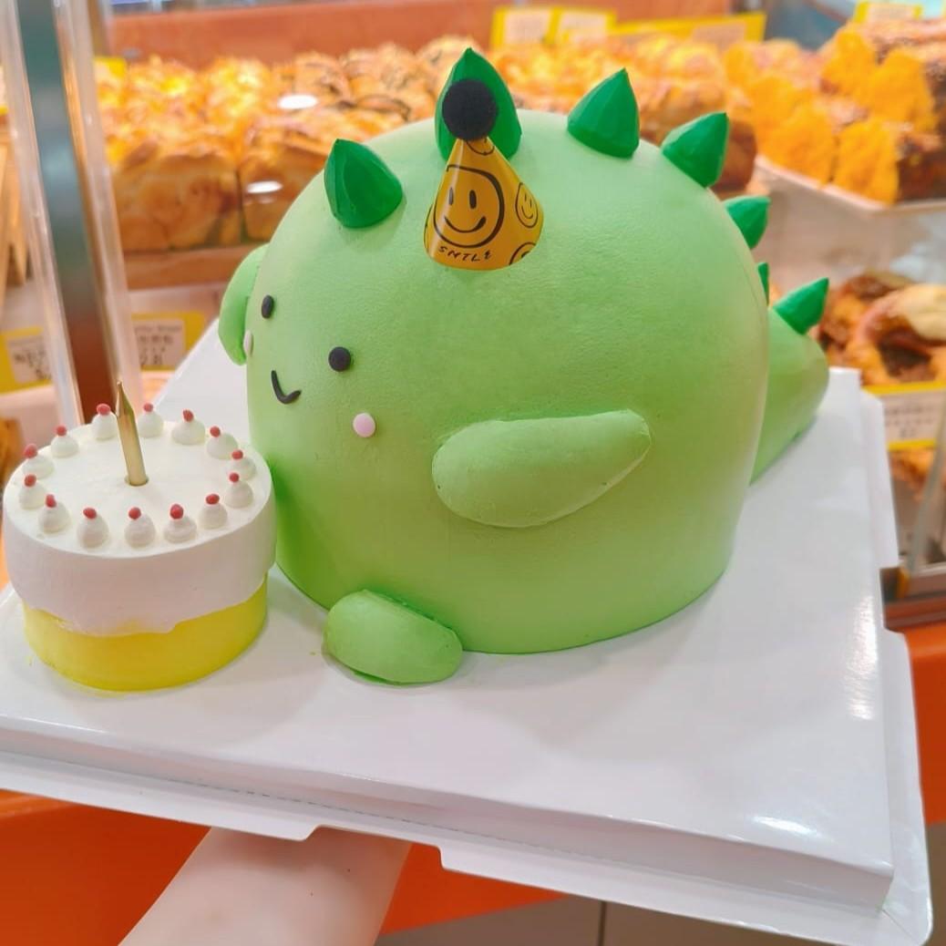 Customised celebration cake by Good Day Bakery Singapore, showcasing a personalised cake design for special occasions.
